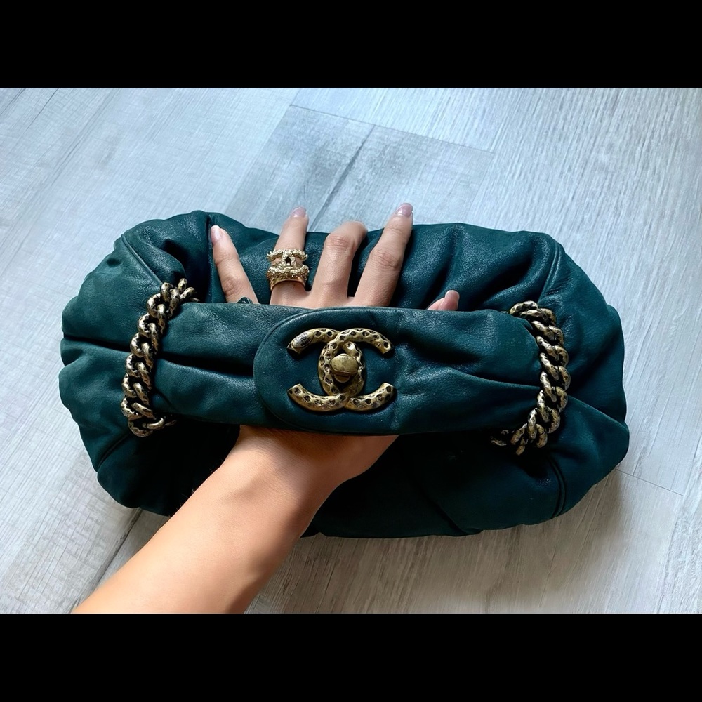 Chanel scrunchy pillow clutch bag - Picture 3 of 7